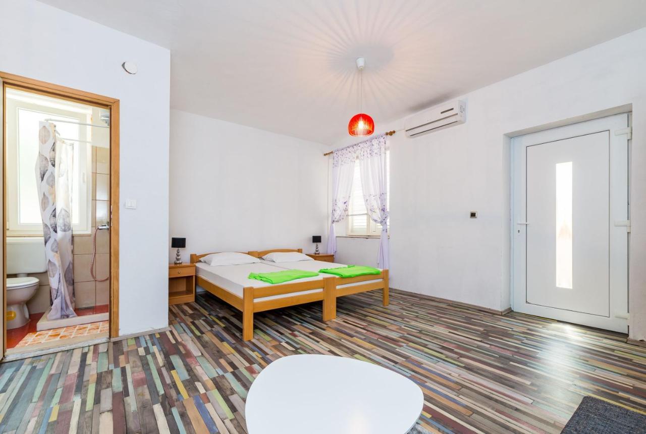 Sany Apartment *