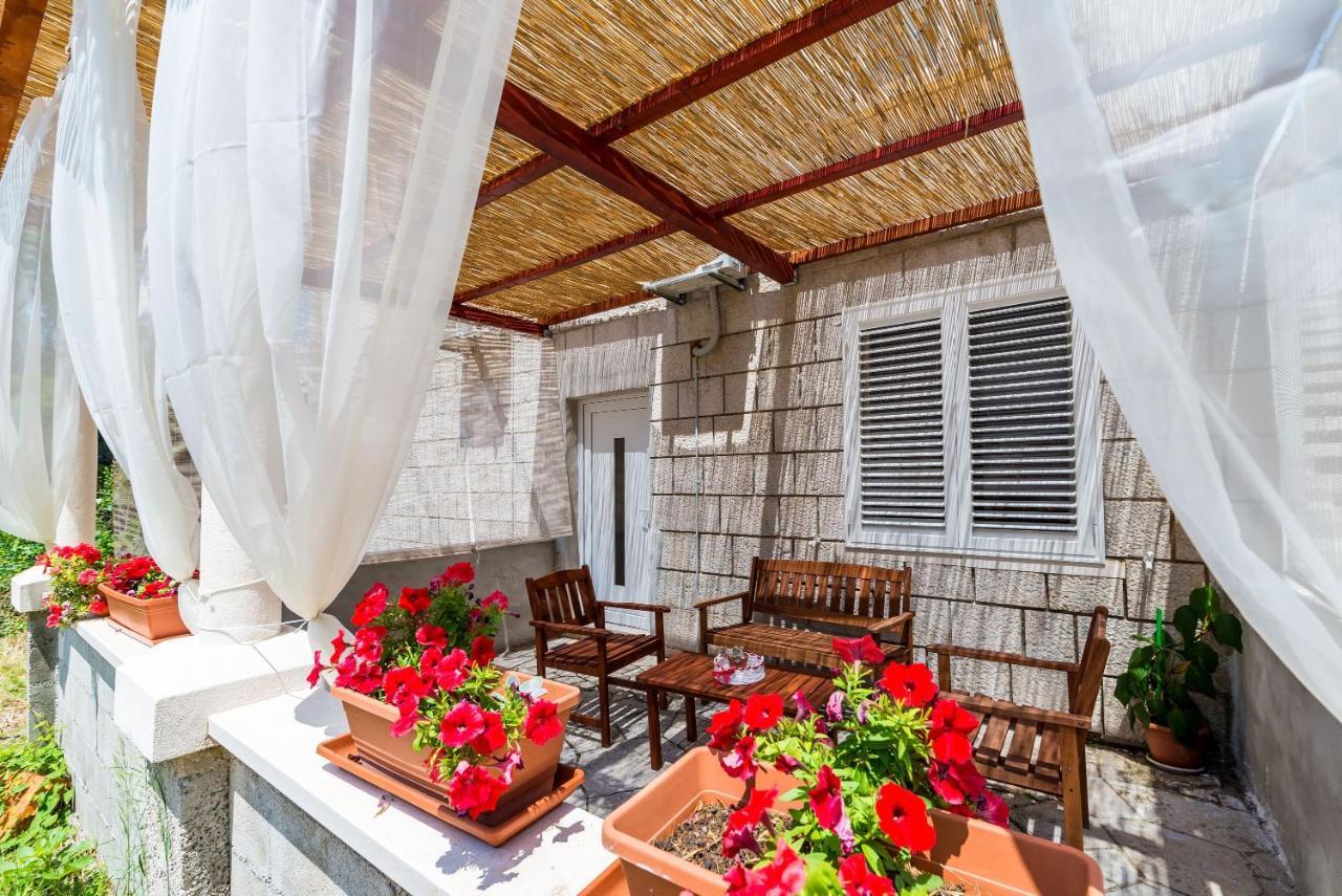 Sany Apartment